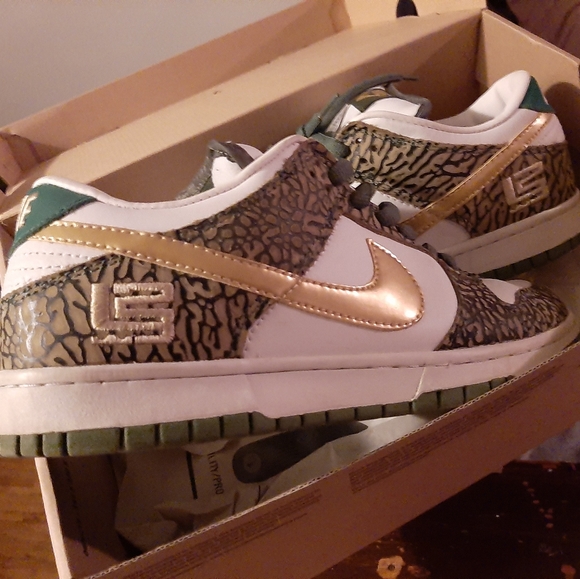 Nike Dunk SB Bucks - Picture 2 of 2